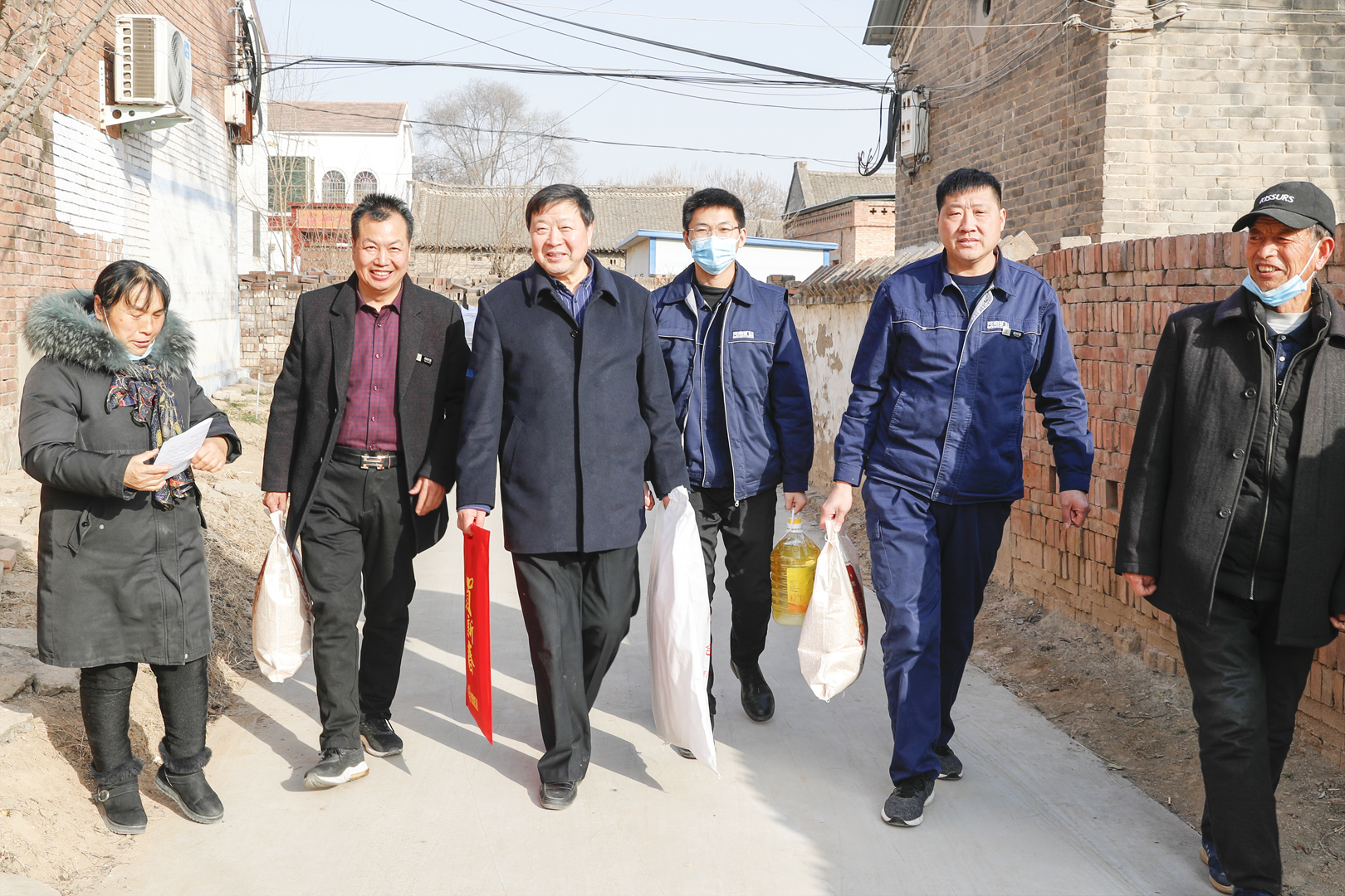 开展春节慰问、精准扶贫活动